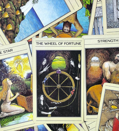 TAROT-CARD-READING-